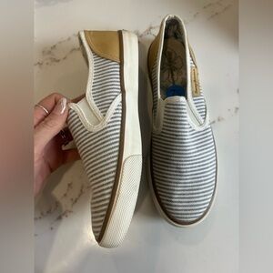 Tommy Bahama striped slip on shoes size 7.5
